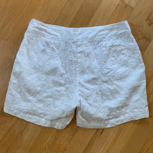 EUC Tommy Bahama Embroidered White Linen Shorts Size 2 - Picture 4 of 6